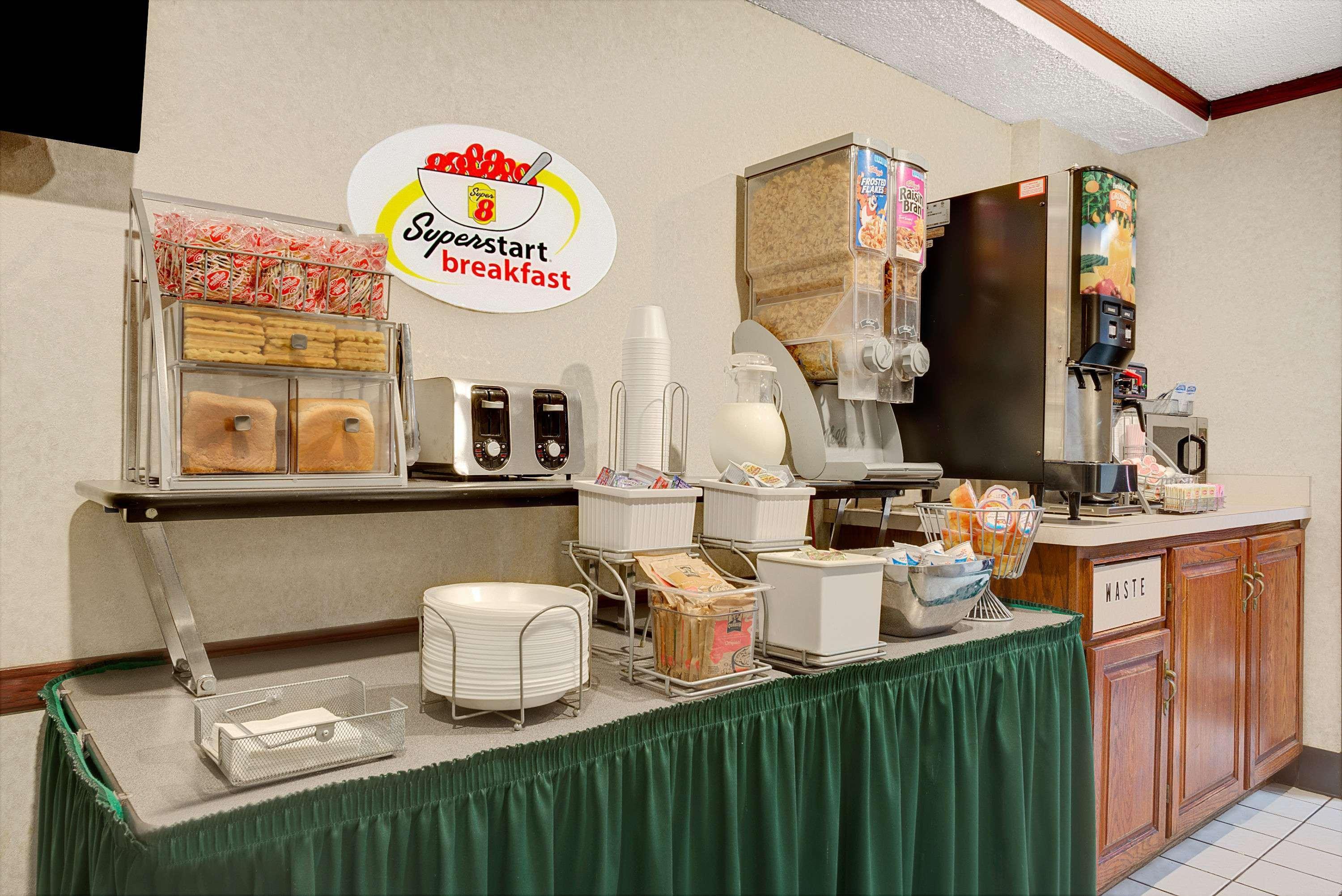 Super 8 By Wyndham Kenmore/Buffalo/Niagara Falls Area Eksteriør billede