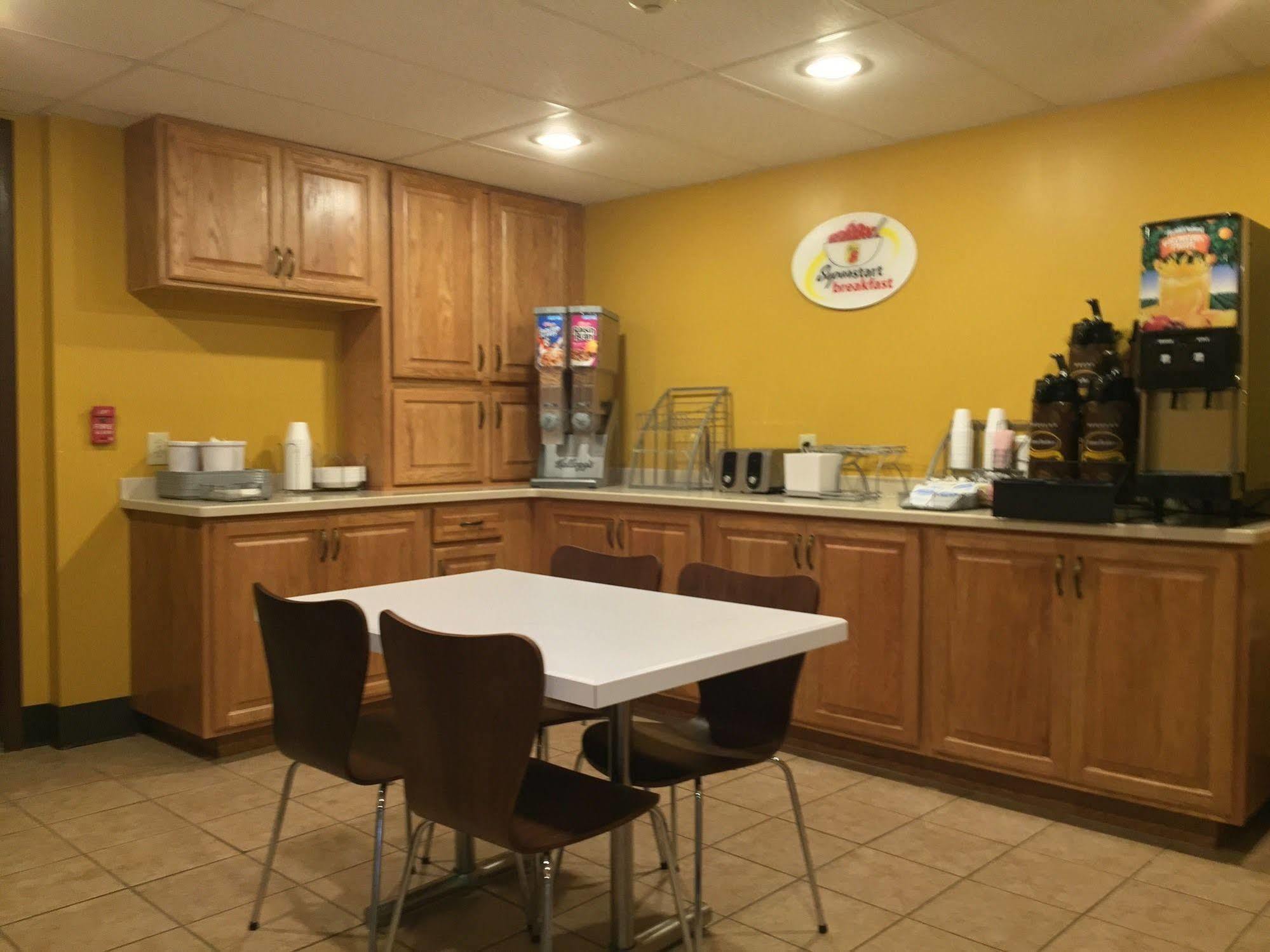 Super 8 By Wyndham Kenmore/Buffalo/Niagara Falls Area Eksteriør billede